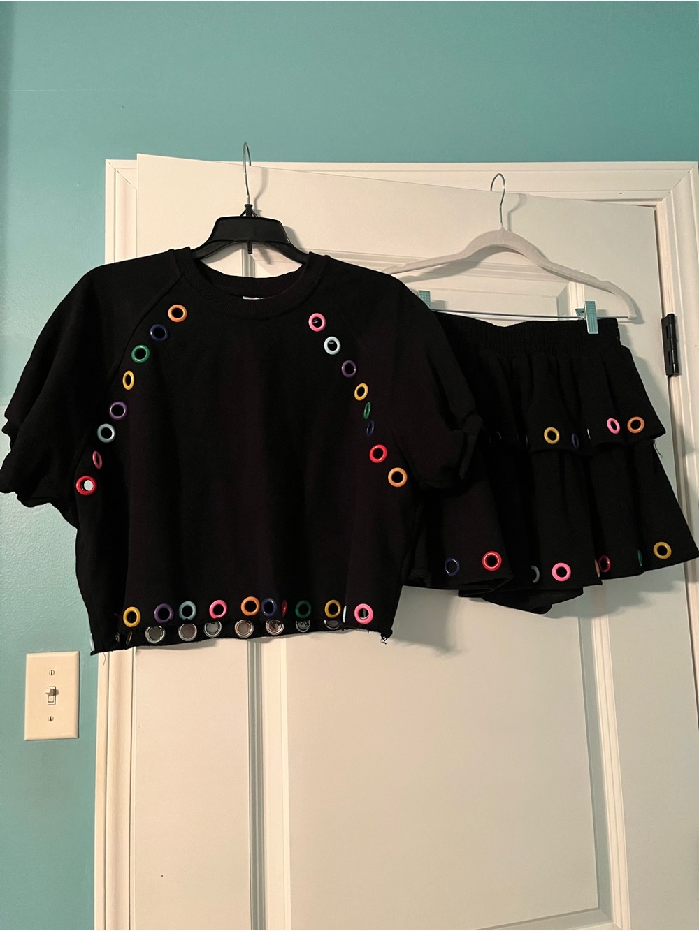 QUEEN OF SPARKLES Black Multi-Color Grommet Set